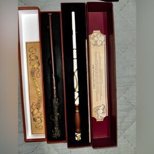 2 Universal Wizarding interactive wands- Harry Potter, Aspen & Unicorn Hair